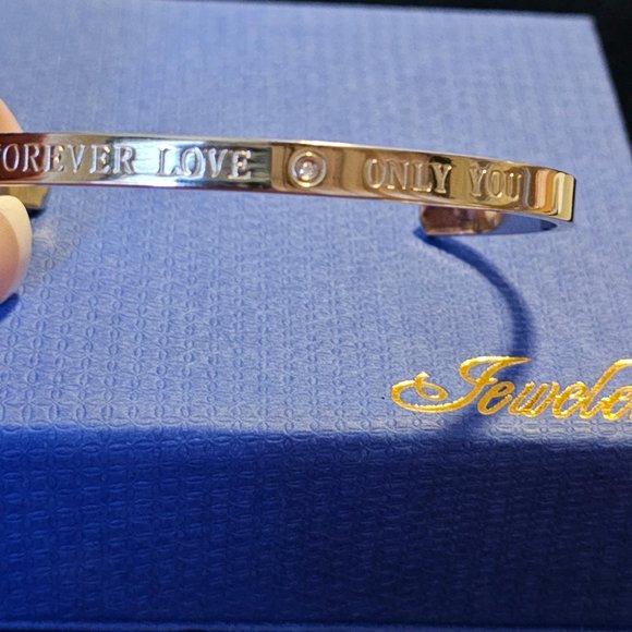 CUFF BRACELET - Picture 1 of 9